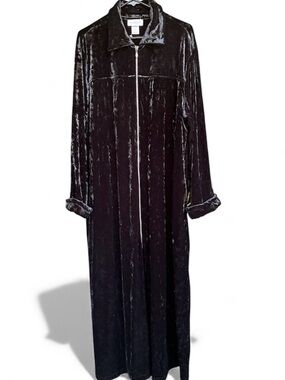 NWOT Cabernet SZ XL Vintage Black Velvet Maxi Zip Robe